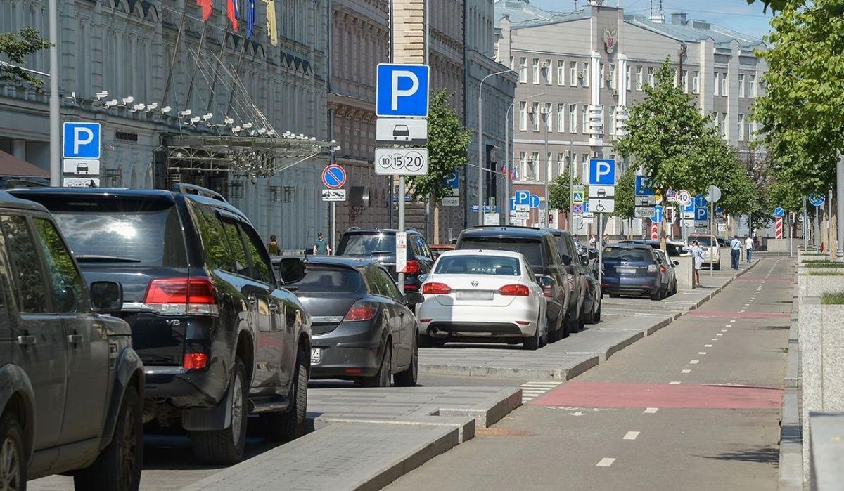 Парковка на улицах Москвы в День России будет бесплатной