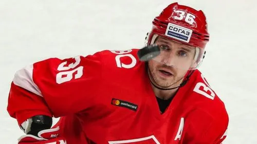 Хоккейный «Спартак» поместил Рылова на драфт отказов