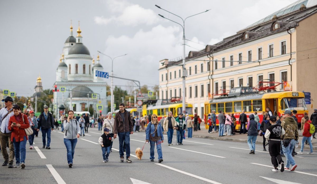 Парад трамваев с участием 18 исторических вагонов прошёл в честь Дня города