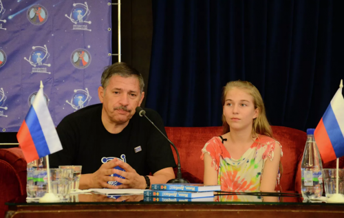13-летняя девочка из ЛНР презентовала книгу в Москве