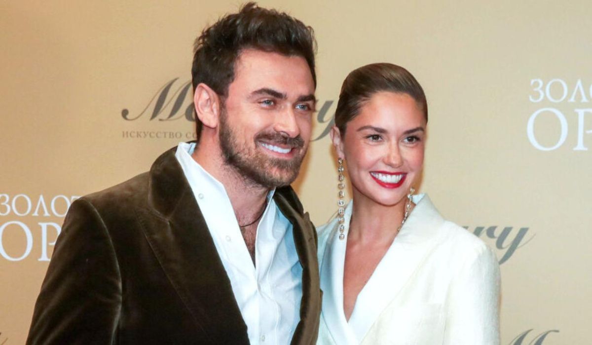 Муцениеце показала, как готовится к родам на берегу Финского залива