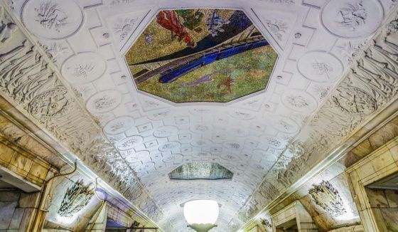 Барельефы станции метро "Новокузнецкая" восстановлены в историческом стиле