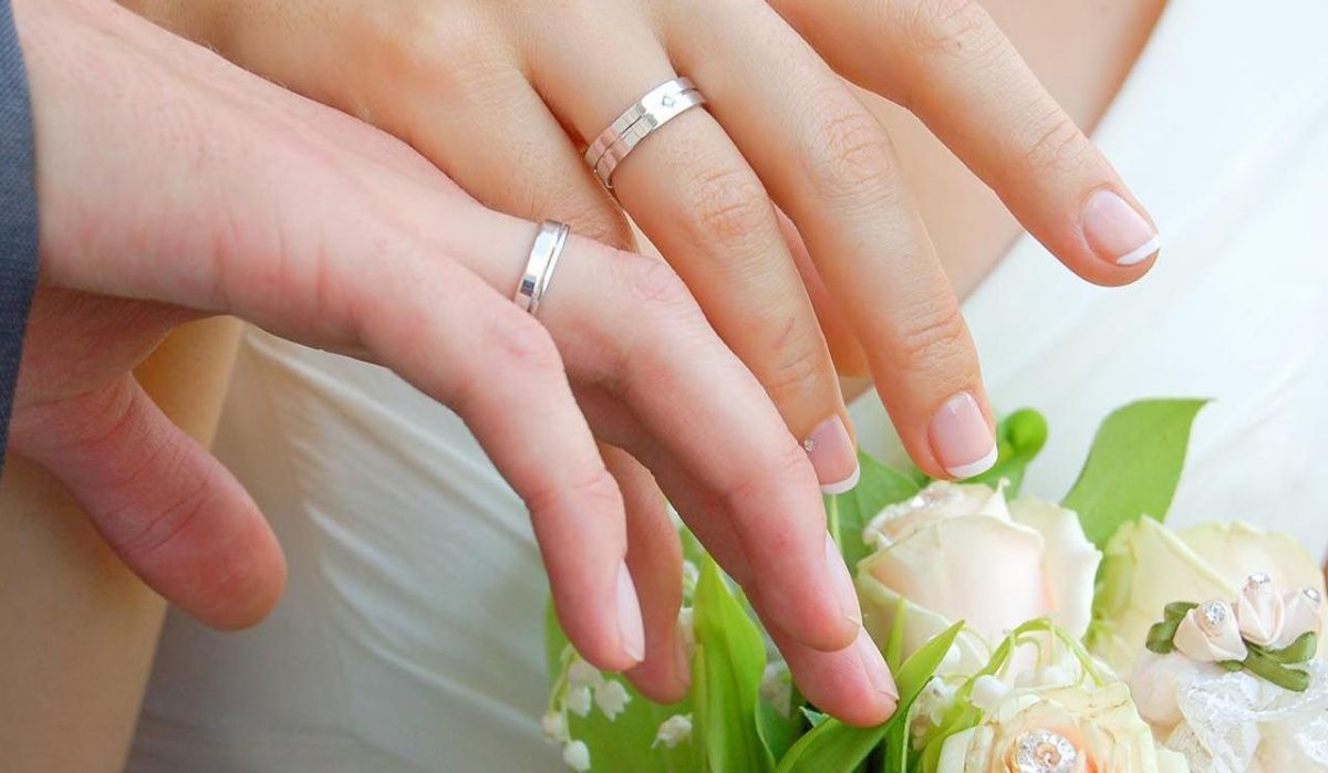 ЗАГСы Москвы начали прием заявлений на регистрацию брака в День России