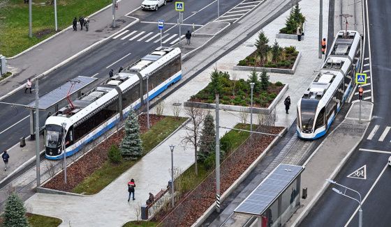 В Москве обустроили свыше 100 приподнятых посадочных платформ в 2022 году