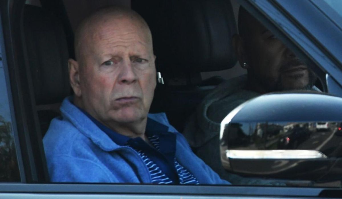 Семья Брюса Уиллиса приняла решение об отселении актёра