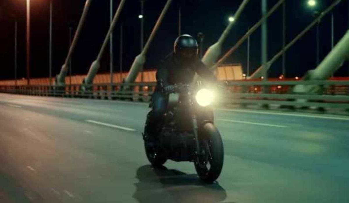 Мотоцикл с автографом актера Прилучного выставили на продажу в Петербурге