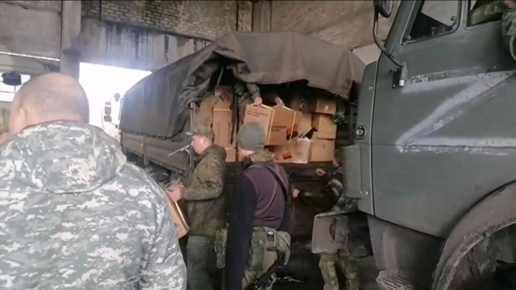 Петербуржцы передали военным в зоне СВО ноутбуки и стиральные машины