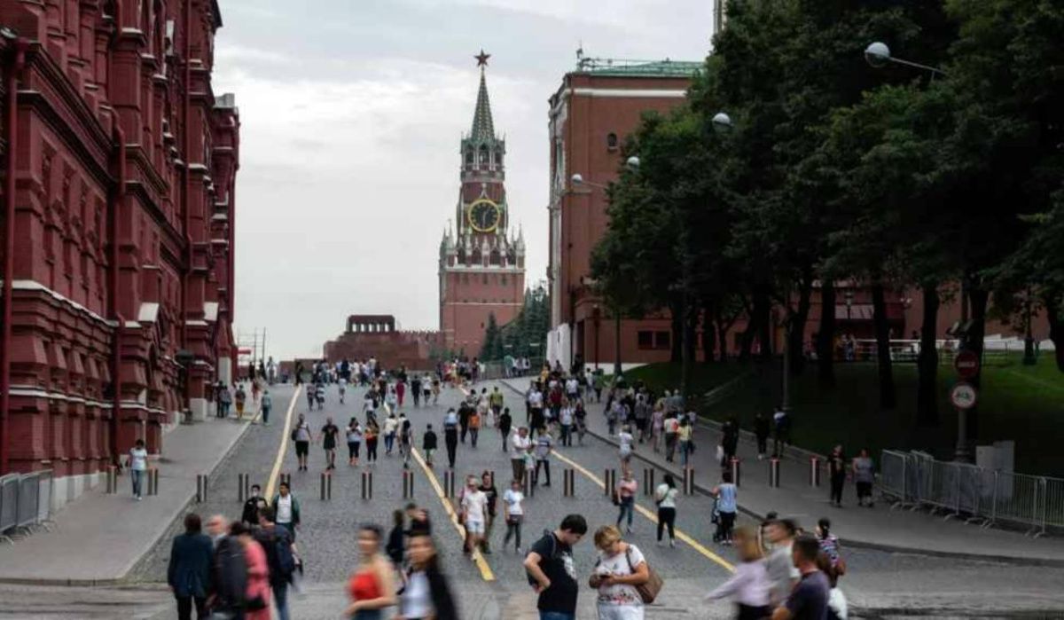 Москвичам пообещали апрельское тепло в выходные