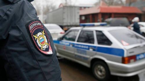 В Москве осудили на 5 лет мужчину за бросок файера в полицейских