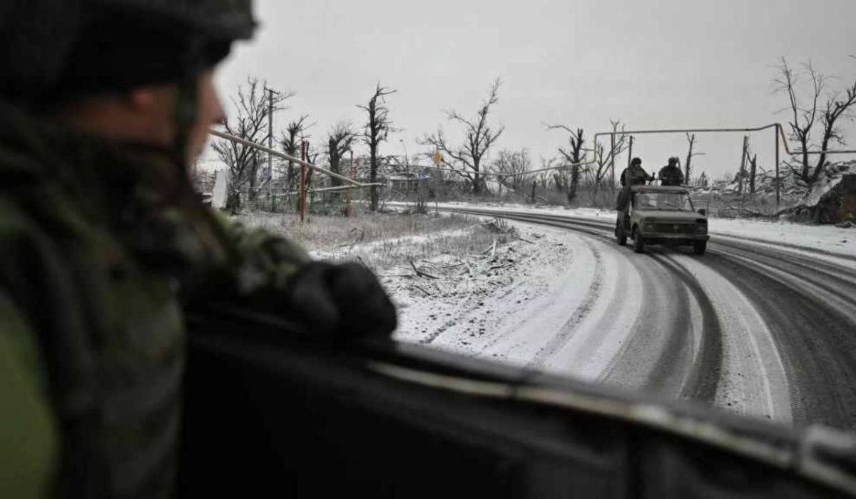 Российские войска установили контроль над всеми дорогами, ведущими в Белогоровке