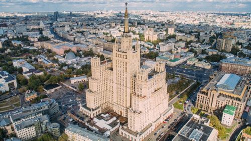 В Москве одиннадцать человек залезли на высотку и поплатились