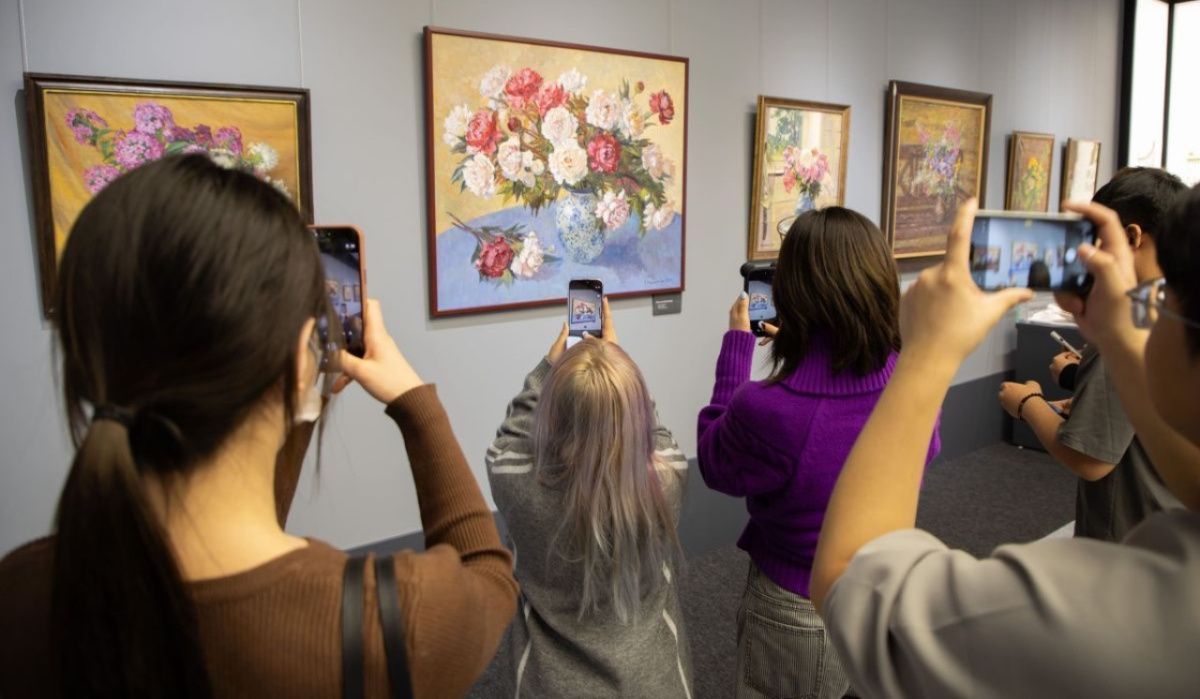 Выставка «Красота спасает мир» ко Дню 8 марта открылась в Музее Победы