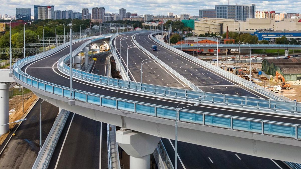 Более 100 километров новых дорог появятся в Москве