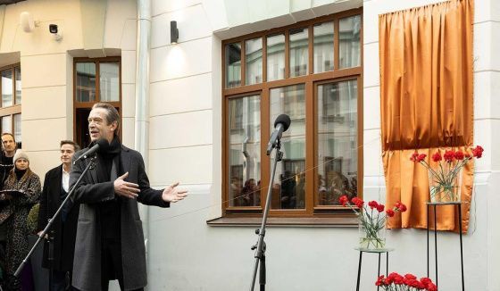 В «Современнике» увековечили память Олега Табакова памятной доской