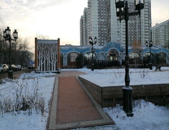 Прогулочные зоны, детские площадки и автомобильные стоянки  возникают в Москве