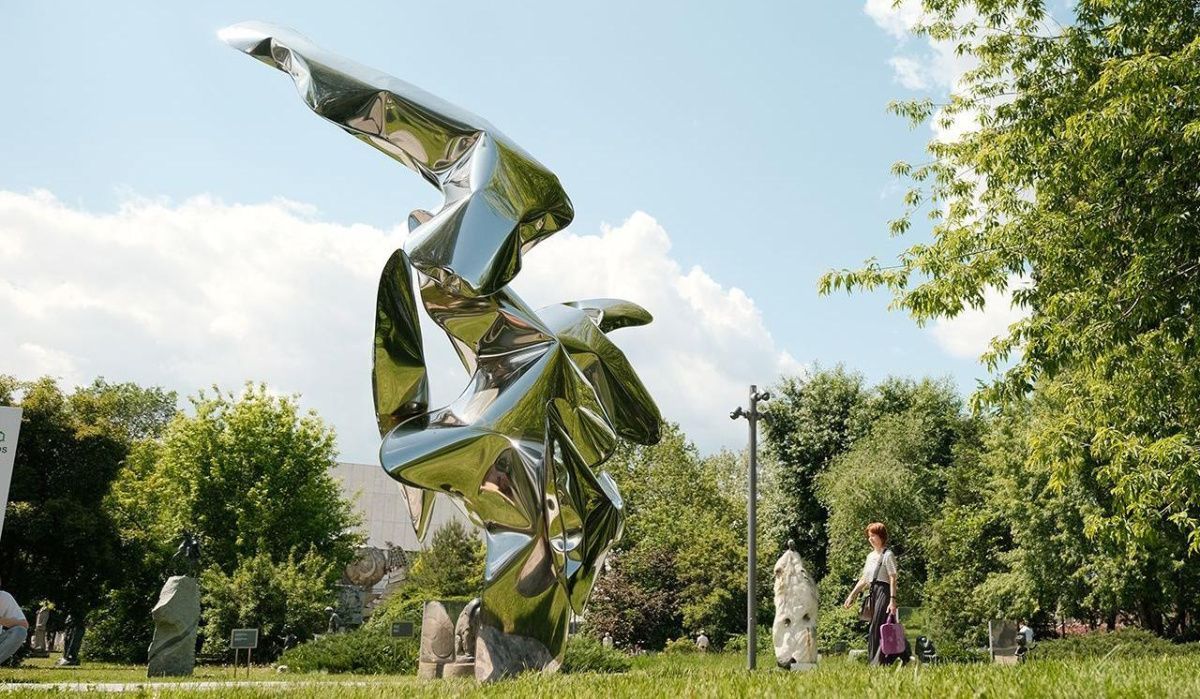 В Москве установили новую скульптуру в парке искусств «Музеон»