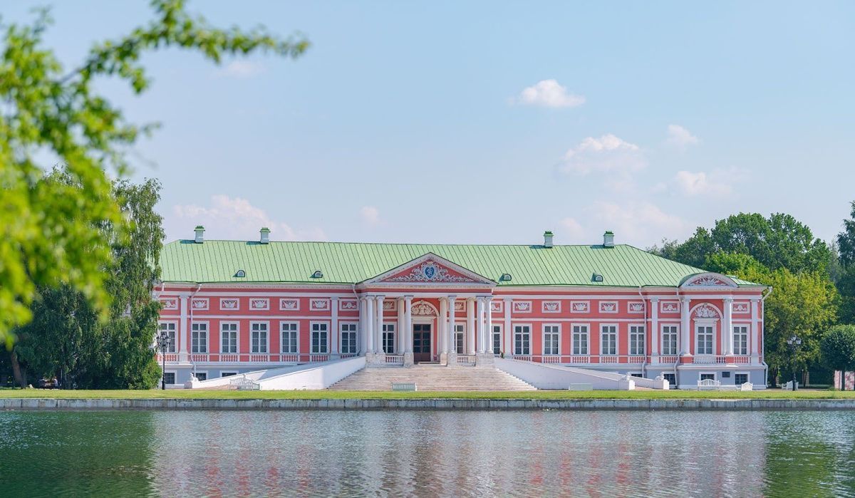 Звезды в роли гидов: 46 фильмов о парках Москвы в проекте «Мой район»