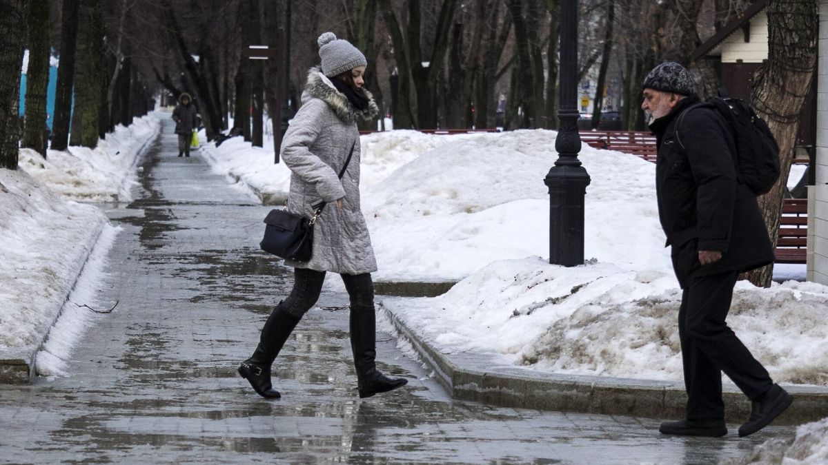 В Москве продлили опасность гололёда до выходных