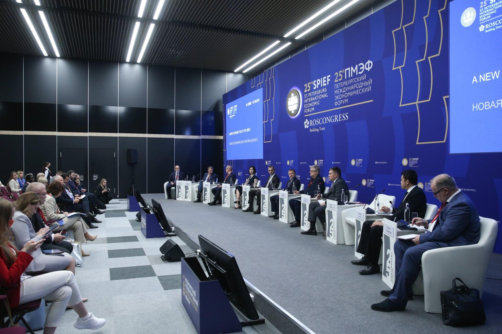«Круглый стол»: Новая экономическая политика для МСП. Мероприятие состоялось в рамках юбилейного XXV ПМЭФ-2022