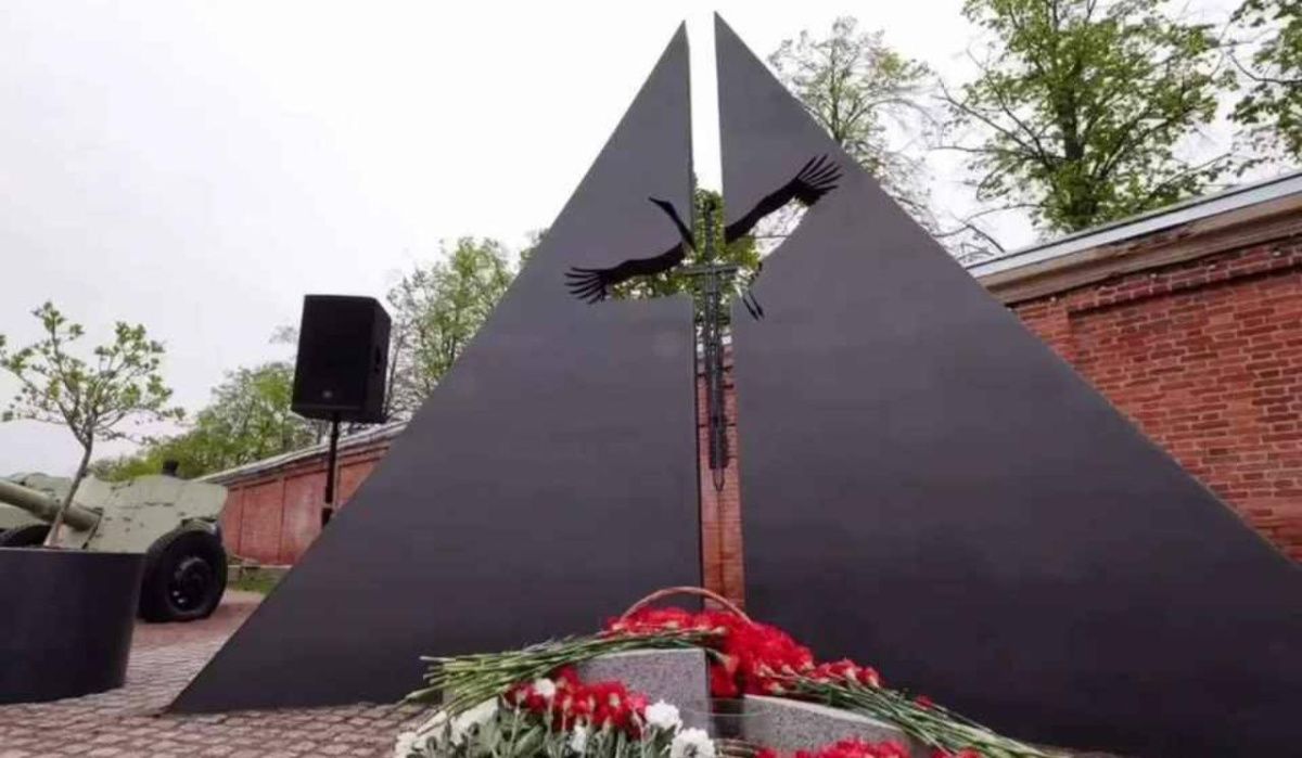 В Кронштадте открыли мемориал &quot;Свеча памяти&quot;