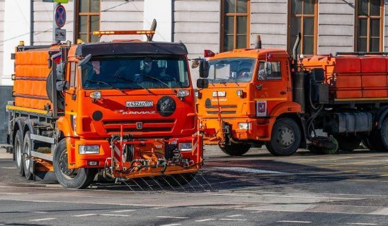В Москве коммунальная техника перешла на летний режим работы