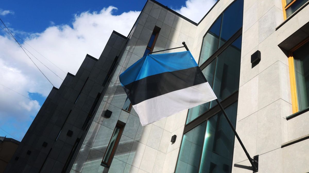 Захарова напомнила Эстонии о том, кто ещё в истории запрещал оружие этническим группам
