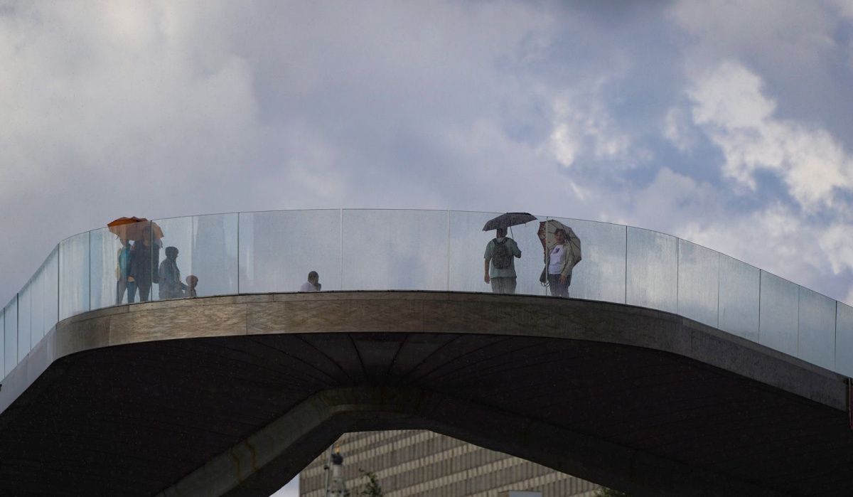 В Москве до конца дня ожидаются дожди и сильный ветер