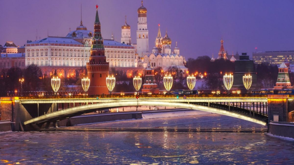 Архитектурно-художественную подсветку обновили на Большом Каменном мосту в Москве