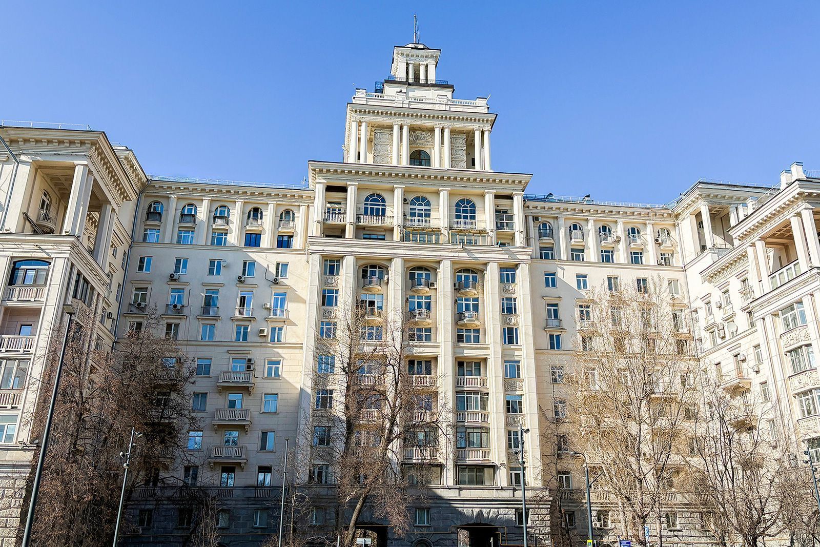 В Москве завершили обновление восьми культовых домов со шпилями