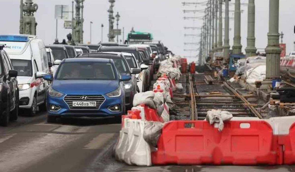 Троицкий мост в Петербурге полностью закроют для движения автомобилей
