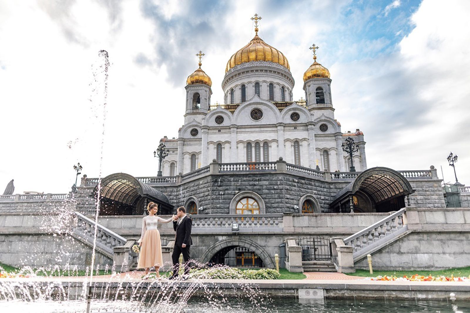 «Новые адреса счастья»: в Москве стартовал приём заявлений на выездную регистрацию брака