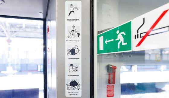В поездах МЦК обновили информационные стикеры