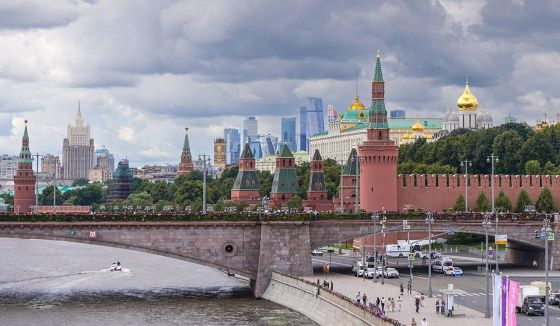 В Москве в ближайшие часы ожидаются ливень, гроза и порывистый ветер