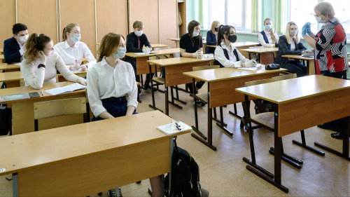 Власти объяснили неожиданные 16-дневные школьные каникулы в Москве