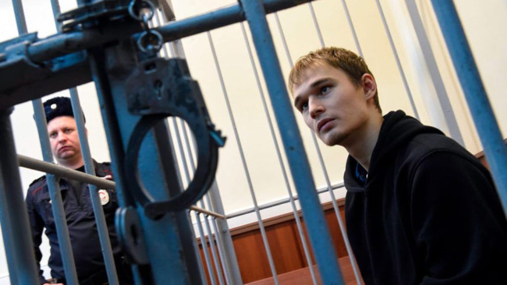Аспирант МГУ осуждён за нападение на офис «Единой России»