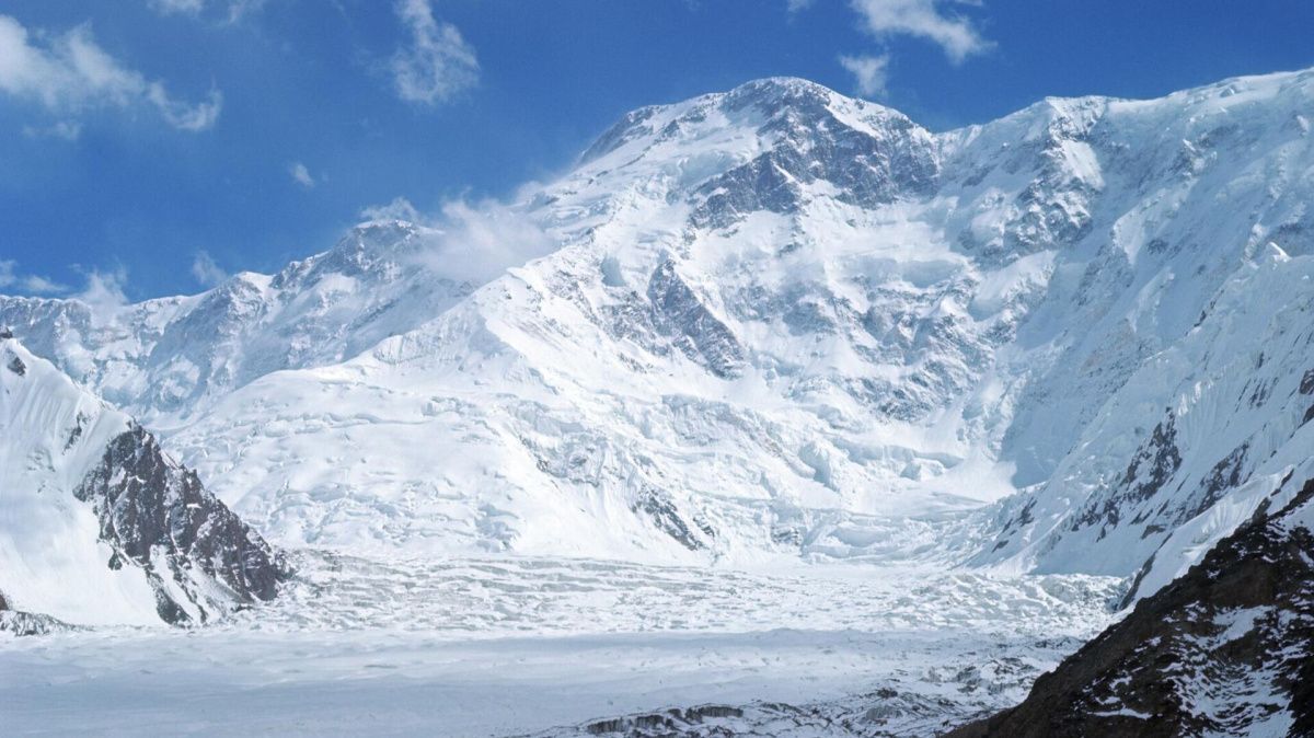 Спасатель Батуев: Наговицина могла выжить на пике Победы около пяти дней