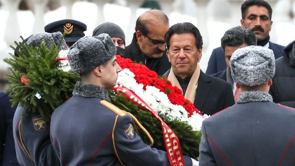 Премьер Пакистана возложил цветы к Могиле Неизвестного солдата