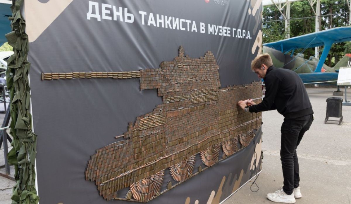 В Музее Победы представили танк, собранный из 50 тысяч использованных гильз