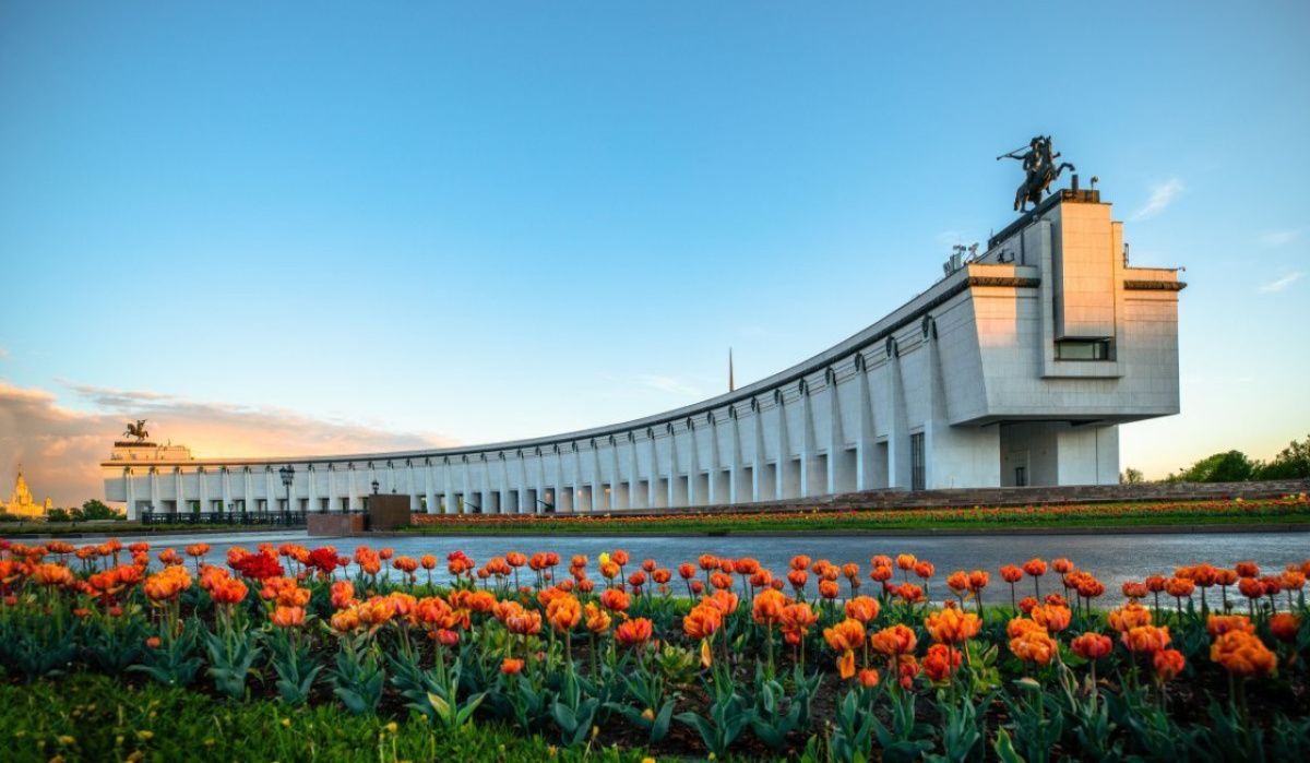 «Русские в моде»: Показ коллекции платков в Музее Победы 8 марта