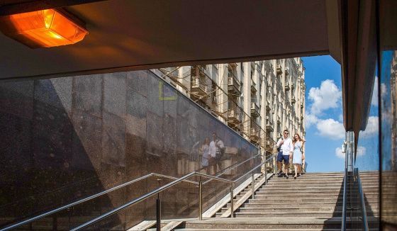 Более 8000 квадратных метров гранитных лестниц отремонтировали в Москве