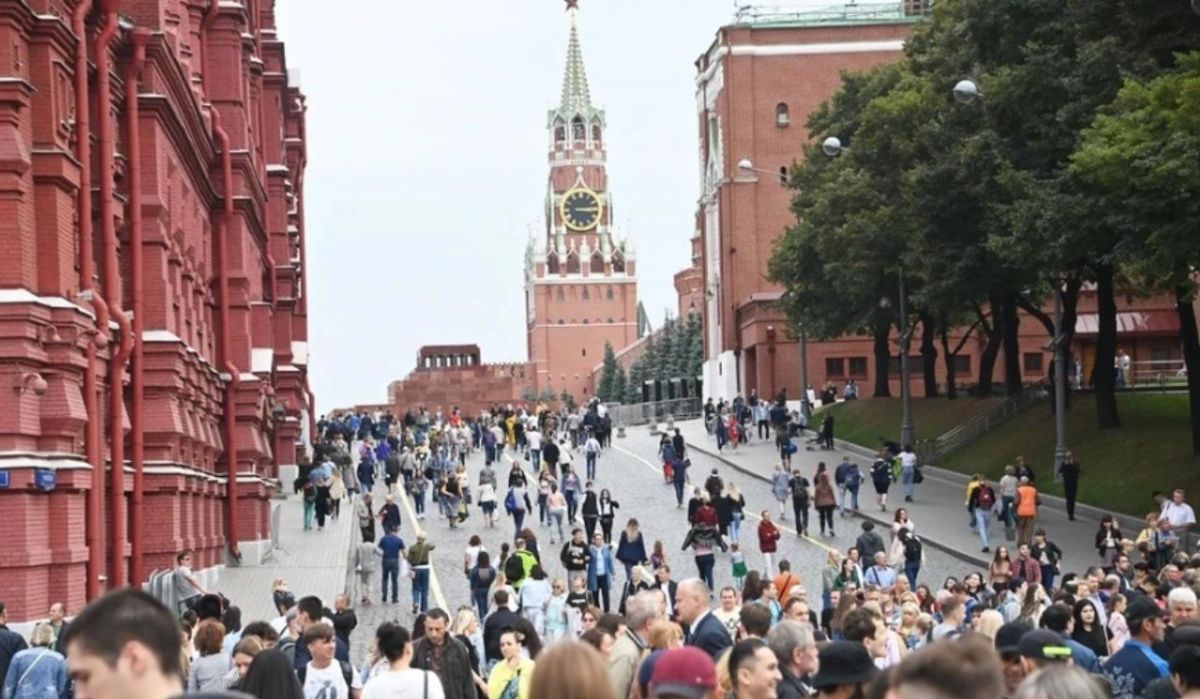 Москвичей и гостей столицы не пускают на Красную площадь