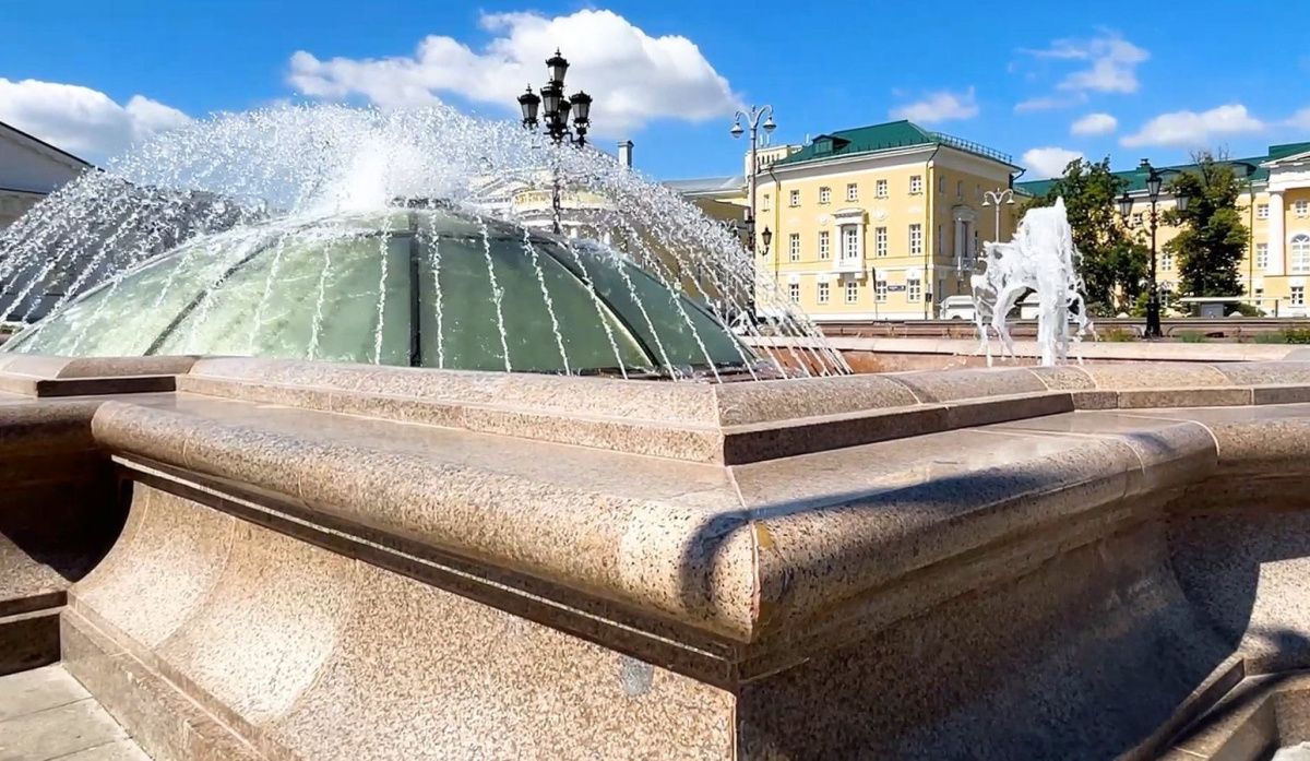 Фонтан «Купола» на Манежной площади отреставрировали и открыли для посетителей