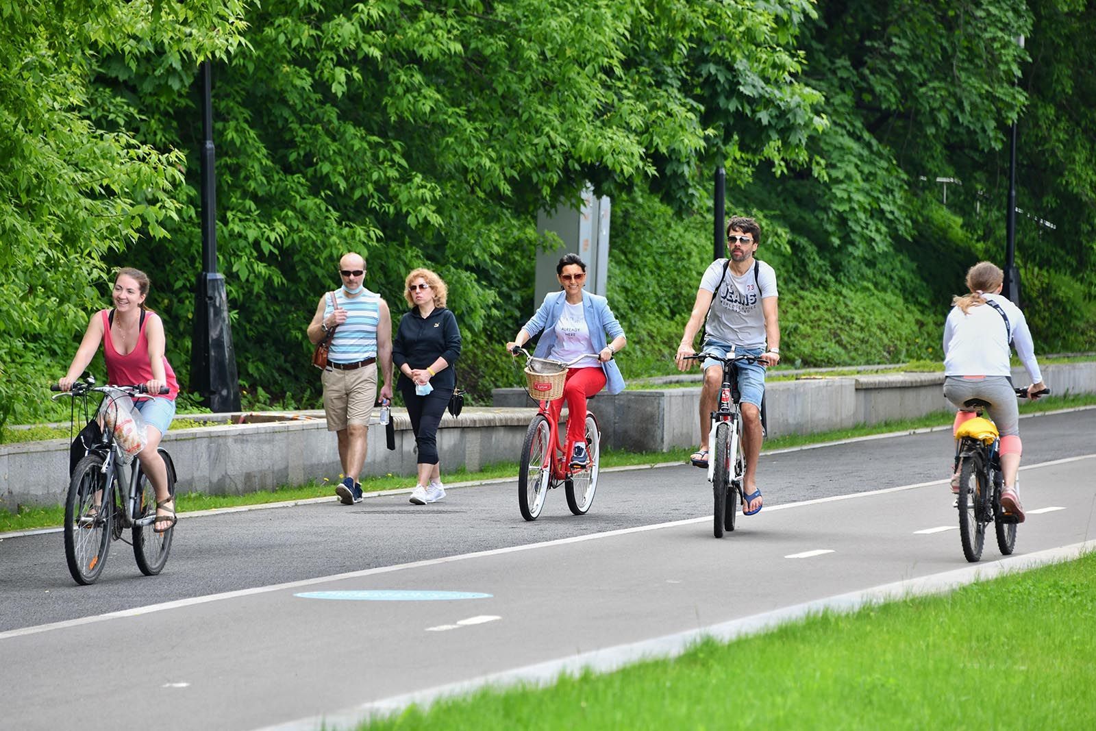 В каких парках Москвы можно отправиться на велопрогулку