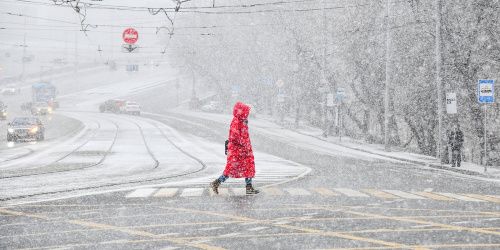 В Москве проводится уборка улиц из-за снегопада