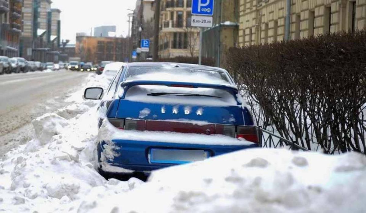 В Петербурге за два месяца 2025 года выявили почти 4 тысячи нарушений парковки