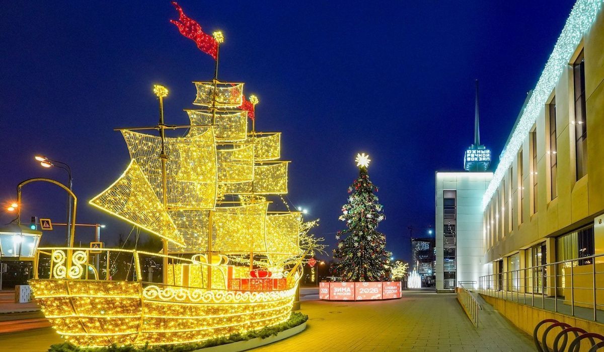 Северный и Южный речные вокзалы получили новогоднее украшение