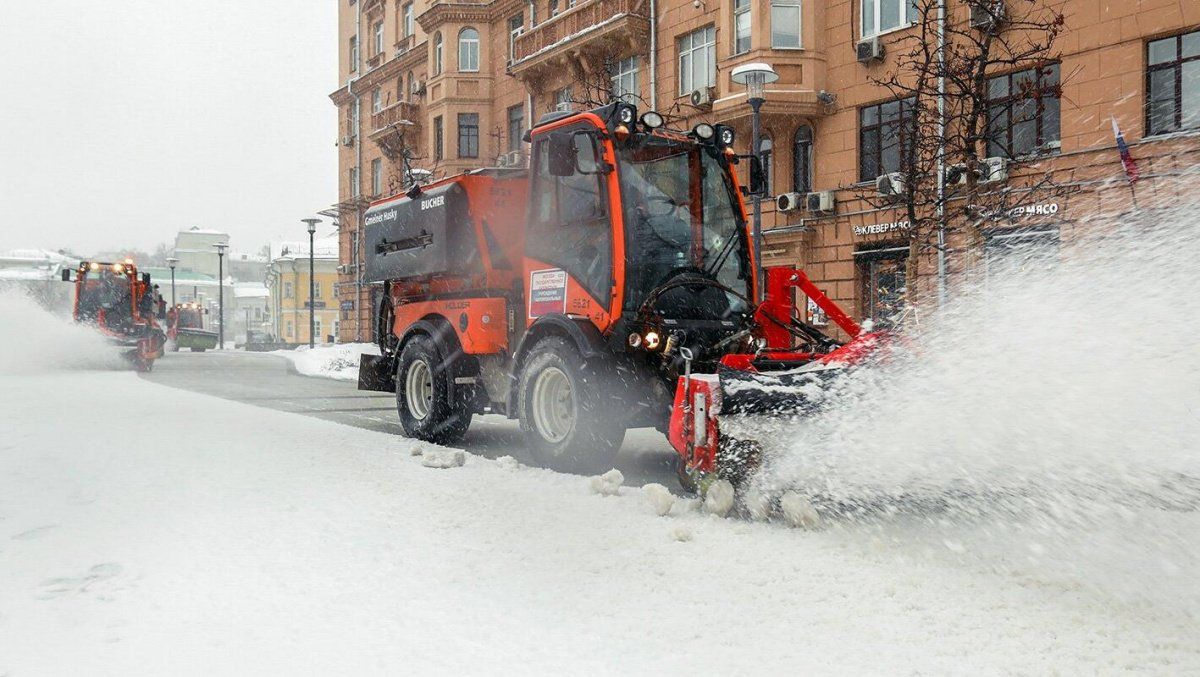 60 тысяч человек и около 10 тысяч единиц техники: рекорды борьбы со снегопадом в Москве