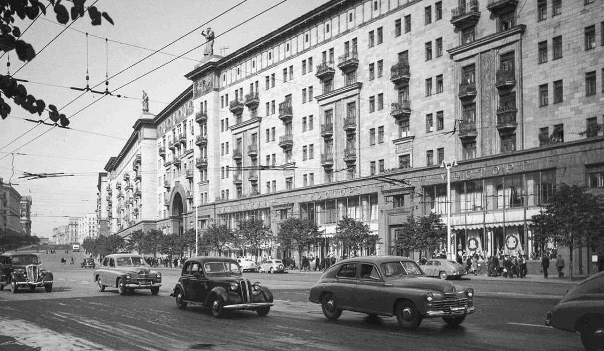 В «Активном гражданине» выберут будущее скульптур на крыше дома на Тверской