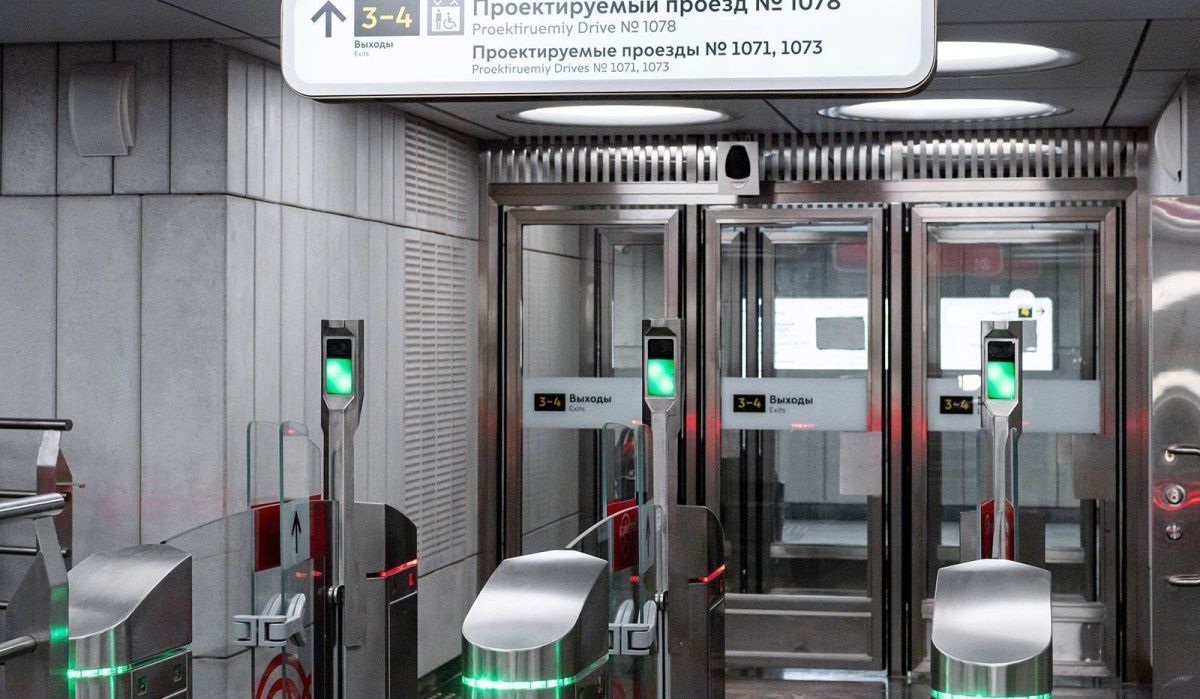 В вестибюлях станций метро к зиме установят шесть тысяч вторых дверей