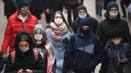 Москвичам рекомендовали носить маски в общественных местах
